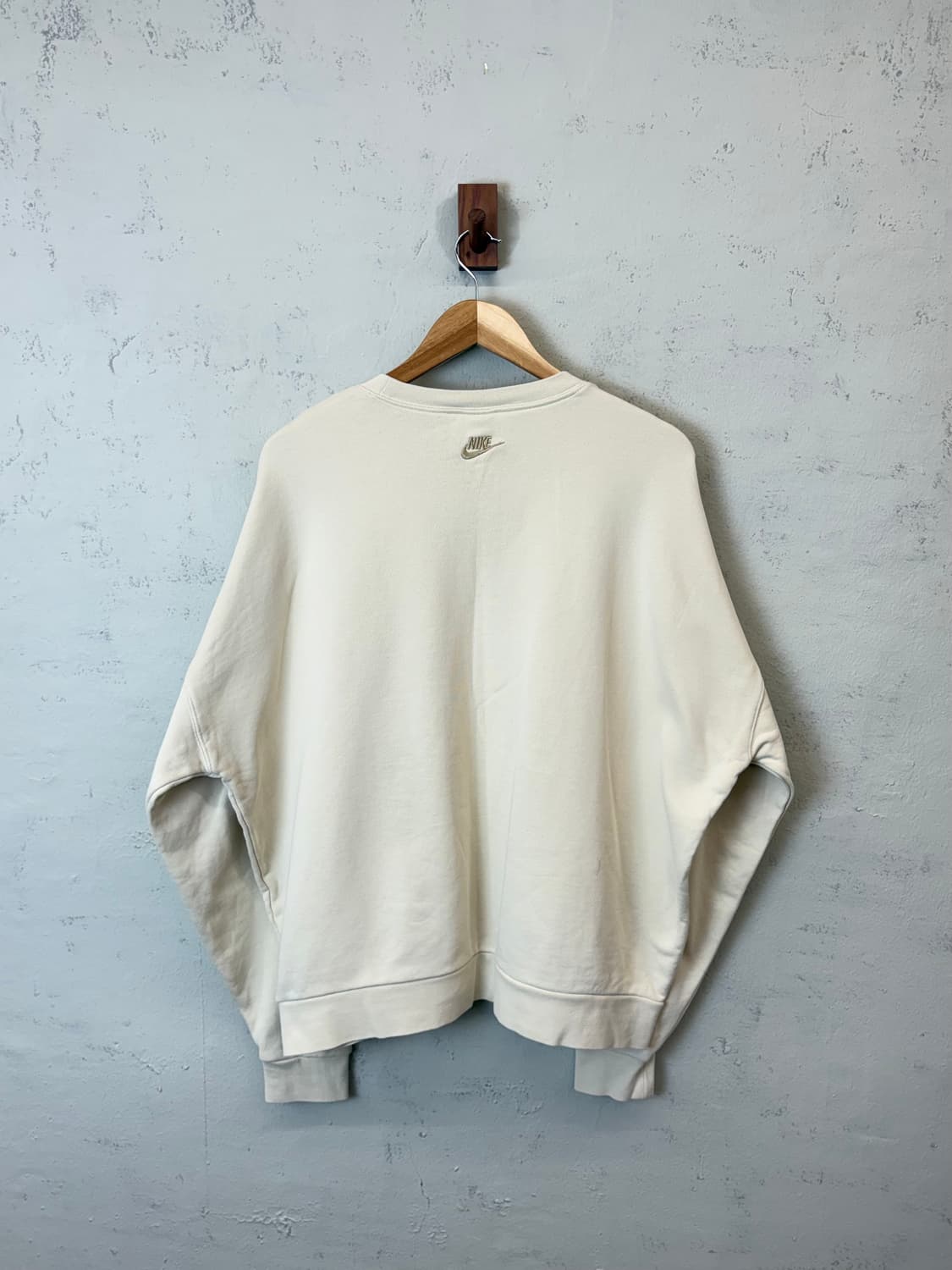 나이키 오버사이즈드 아이보리 맨투맨 상품이미지2