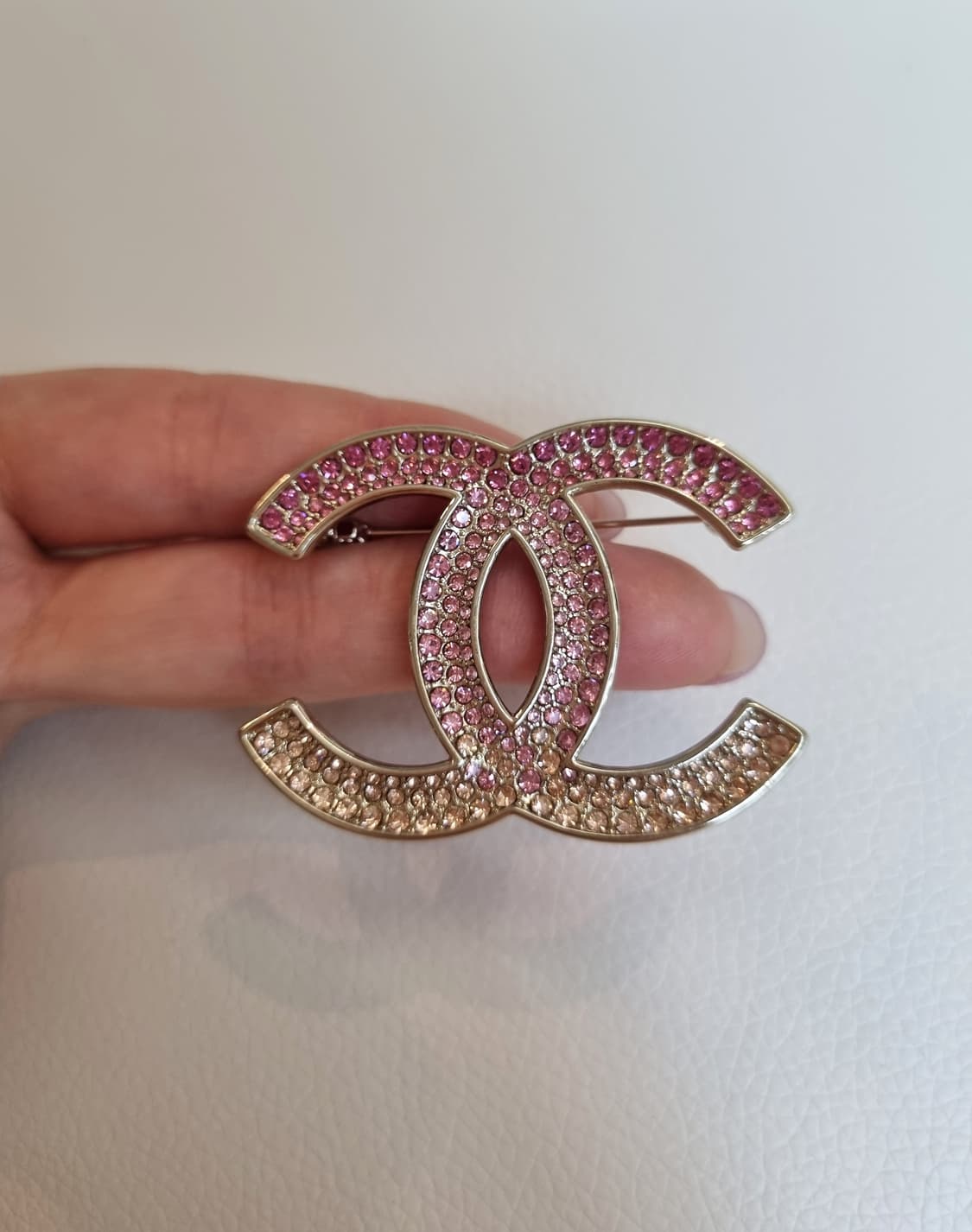 샤넬 핑크그라데이션 CC로고 브로치 업사이클링 상품이미지3