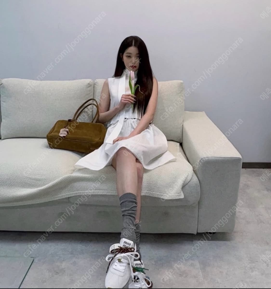 미우미우 플룸 스웨이드 가죽 스니커즈 상품이미지10