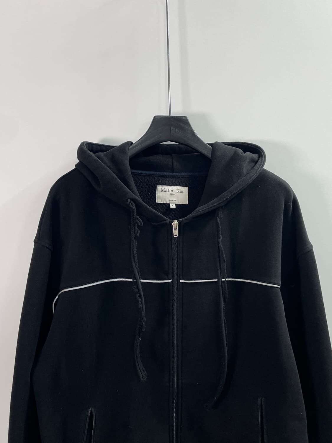 마뗑킴 아플리케 파이핑 오버핏 후드집업 (on.23) 상품이미지2