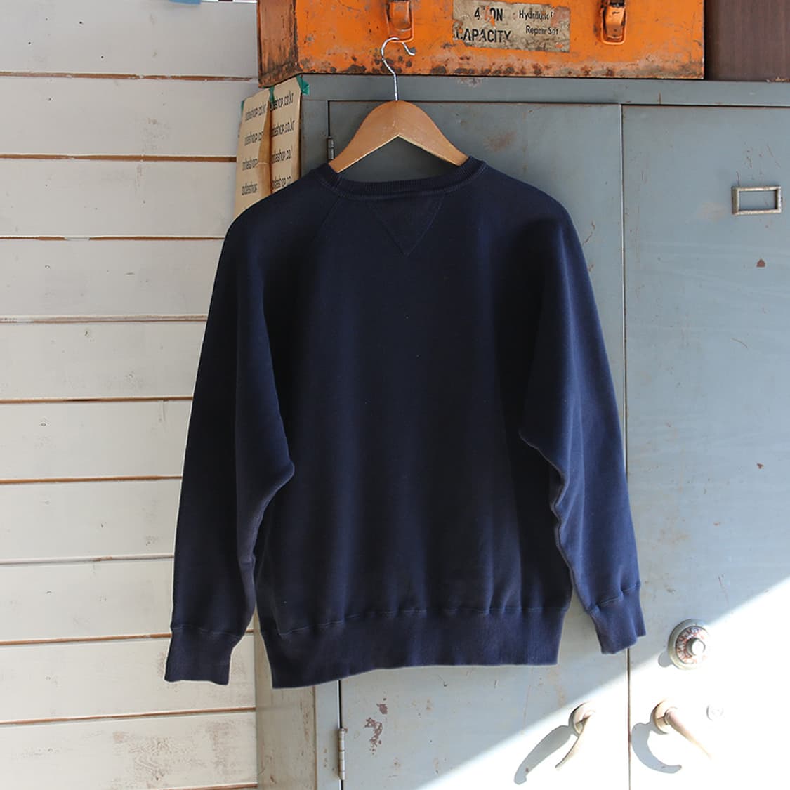 (착용컷) PLUVIOUS 뉴욕 스웻 셔츠 (남성용 95-98) 상품이미지2