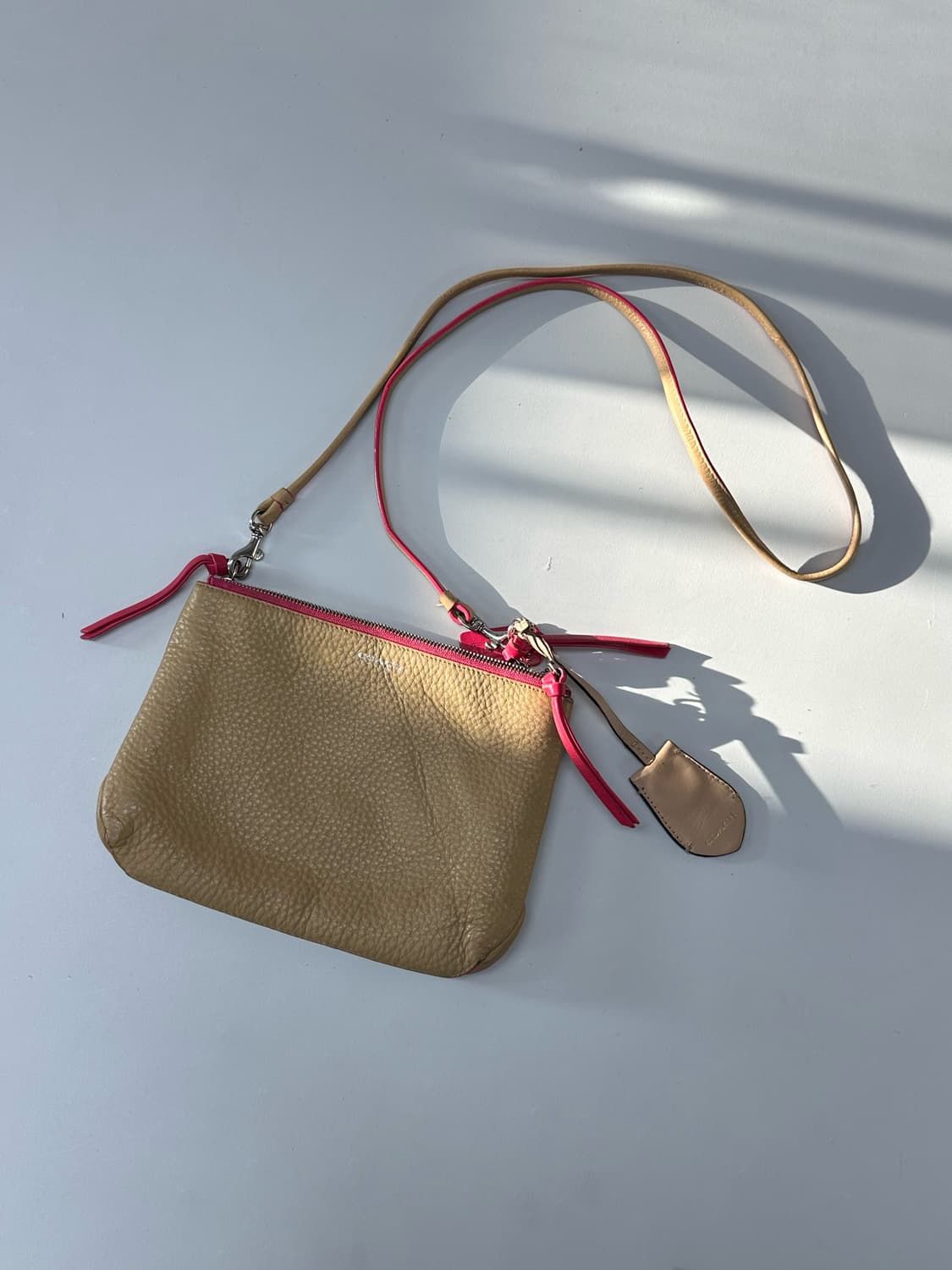 코치 파우치 크로스백 상품이미지1