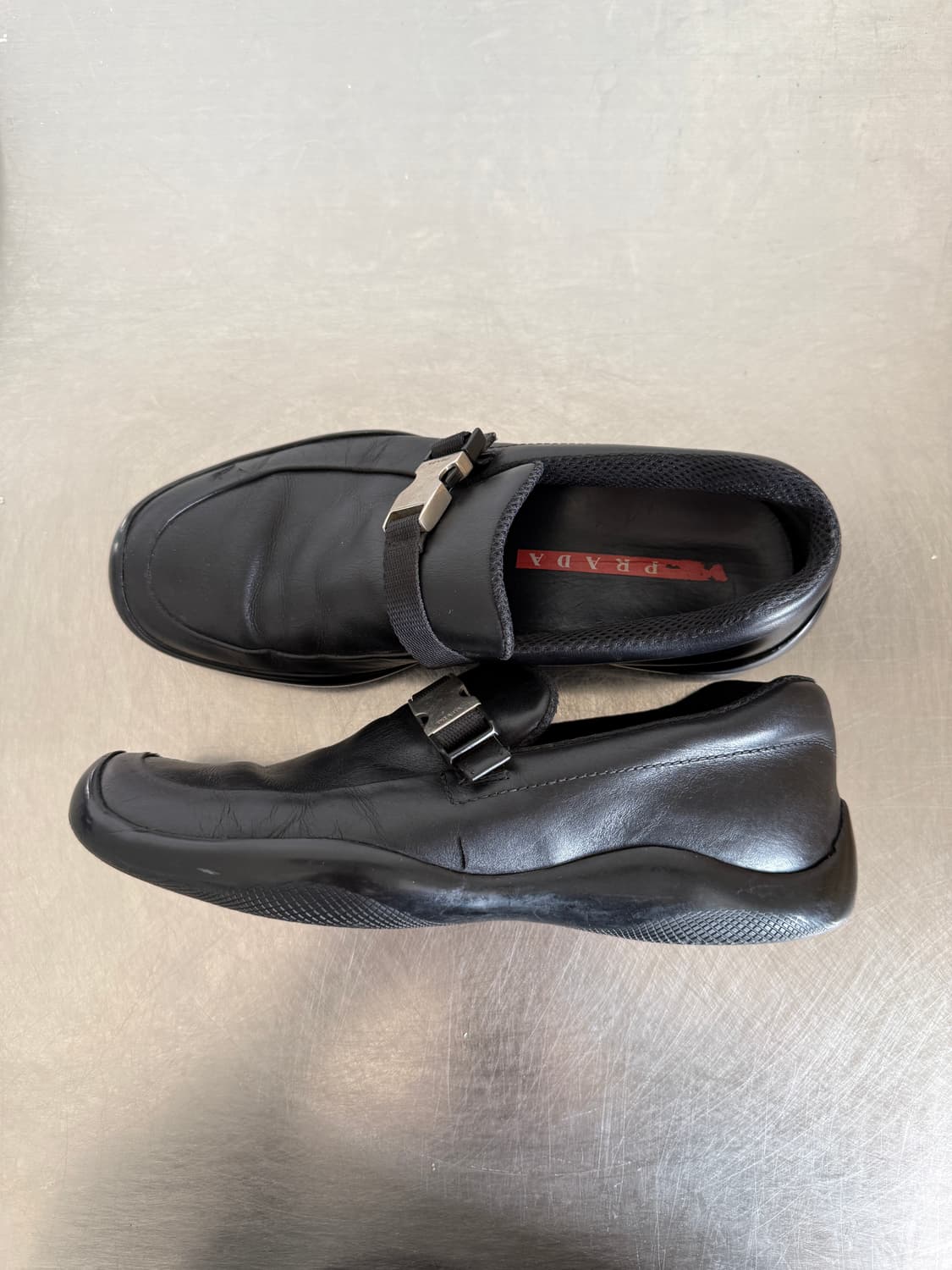 프라다 스포츠 버클 로퍼 상품이미지1