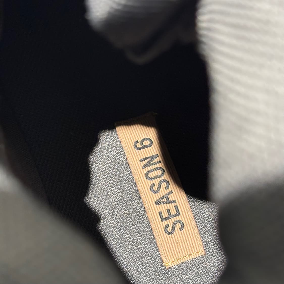 43) 이지 시즌6 데저트 부츠 그래파이트 상품이미지6