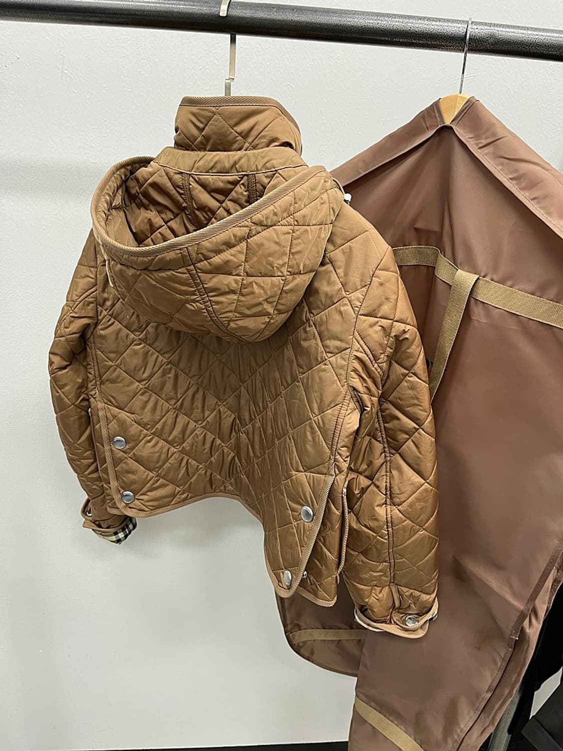 여) 버버리 신형 크롭 퀼팅자켓  상품이미지4