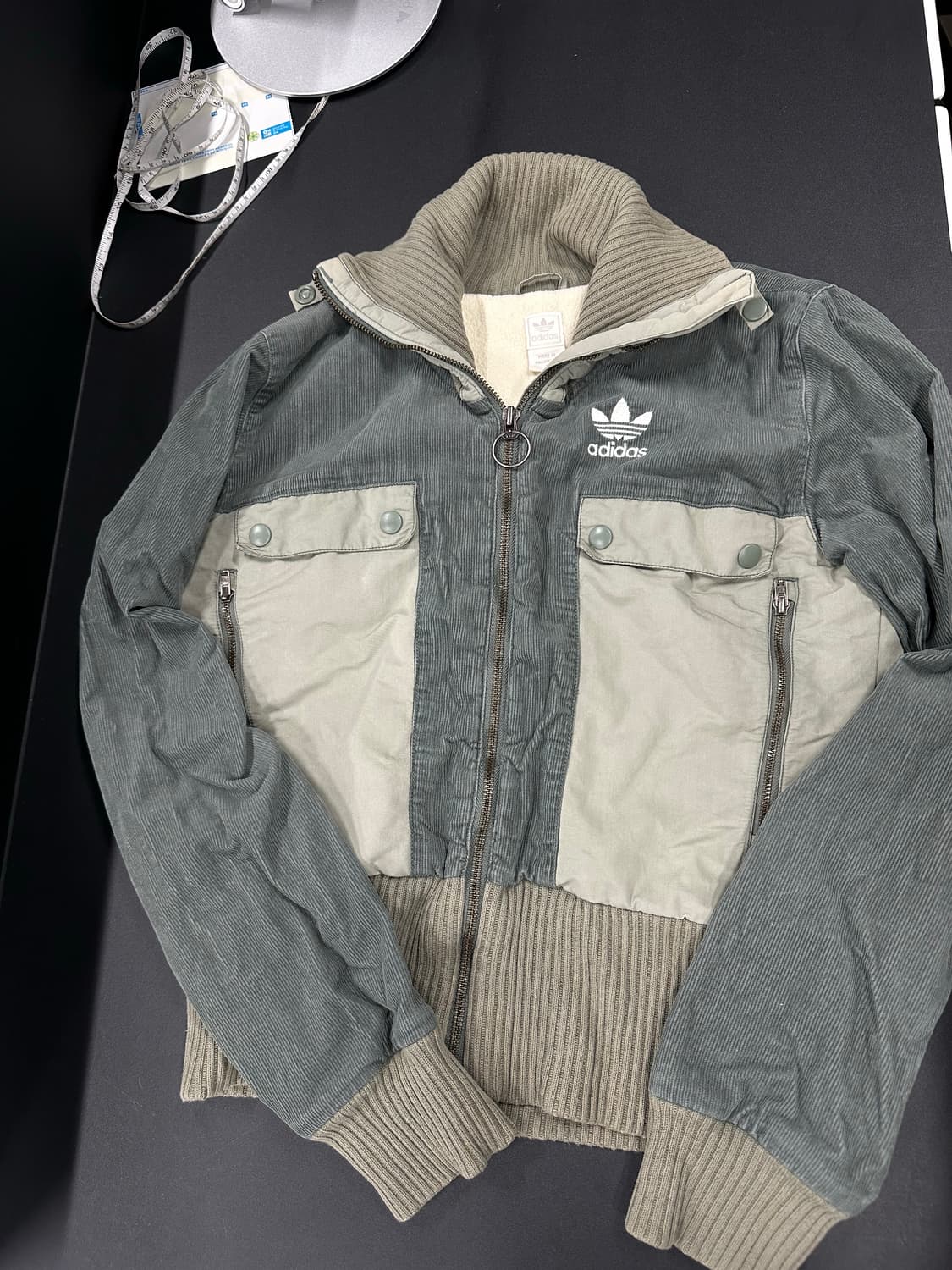 아디다스 카키 넥버클 집업 상품이미지4