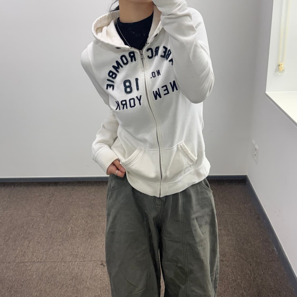 Abercrombie 아베크롬비 네이비 스펠아웃 로고 화이트 후드집업 상품이미지2