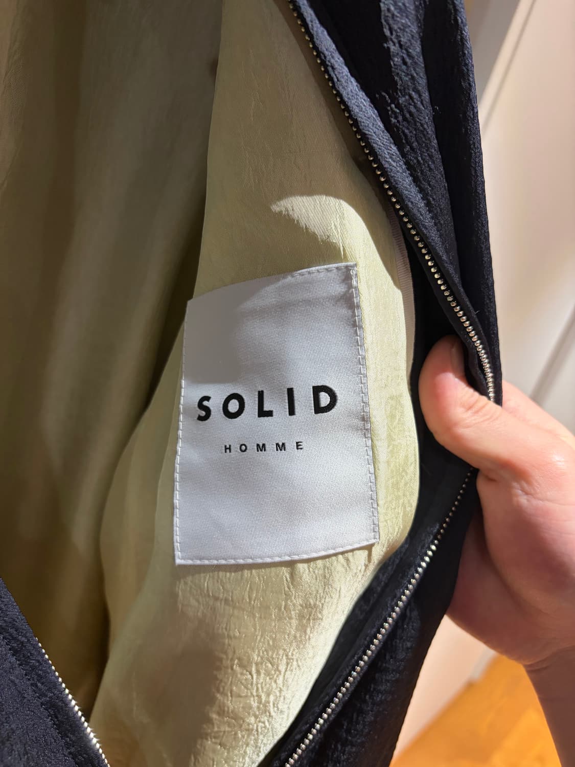 솔리드옴므 26SS 네이비 컨트래스트 트랙 자켓 48 새상품 상품이미지3