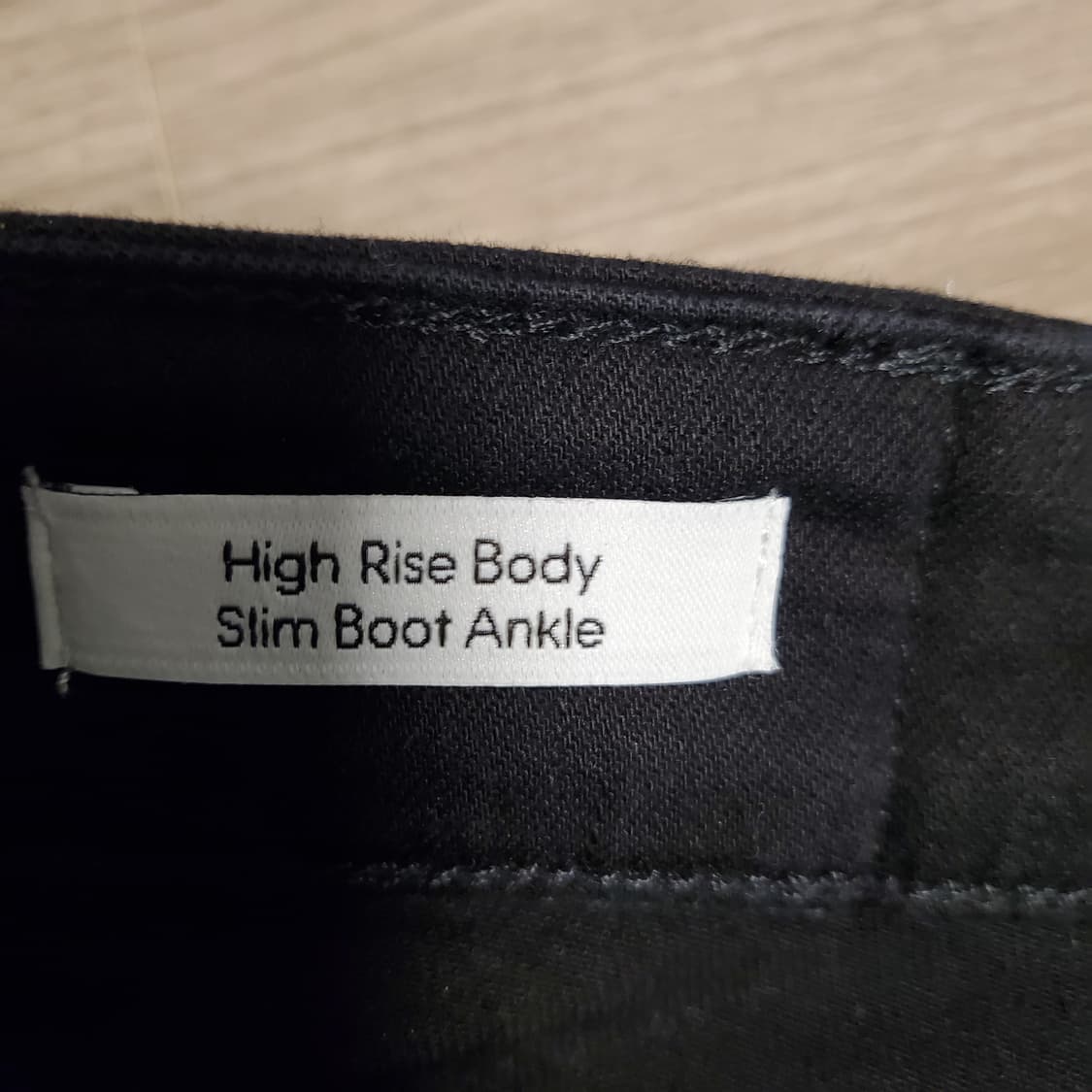 캐빈클라인 블랙 하이라이즈 바디슬림 부츠핏 앵클 데님 상품이미지9