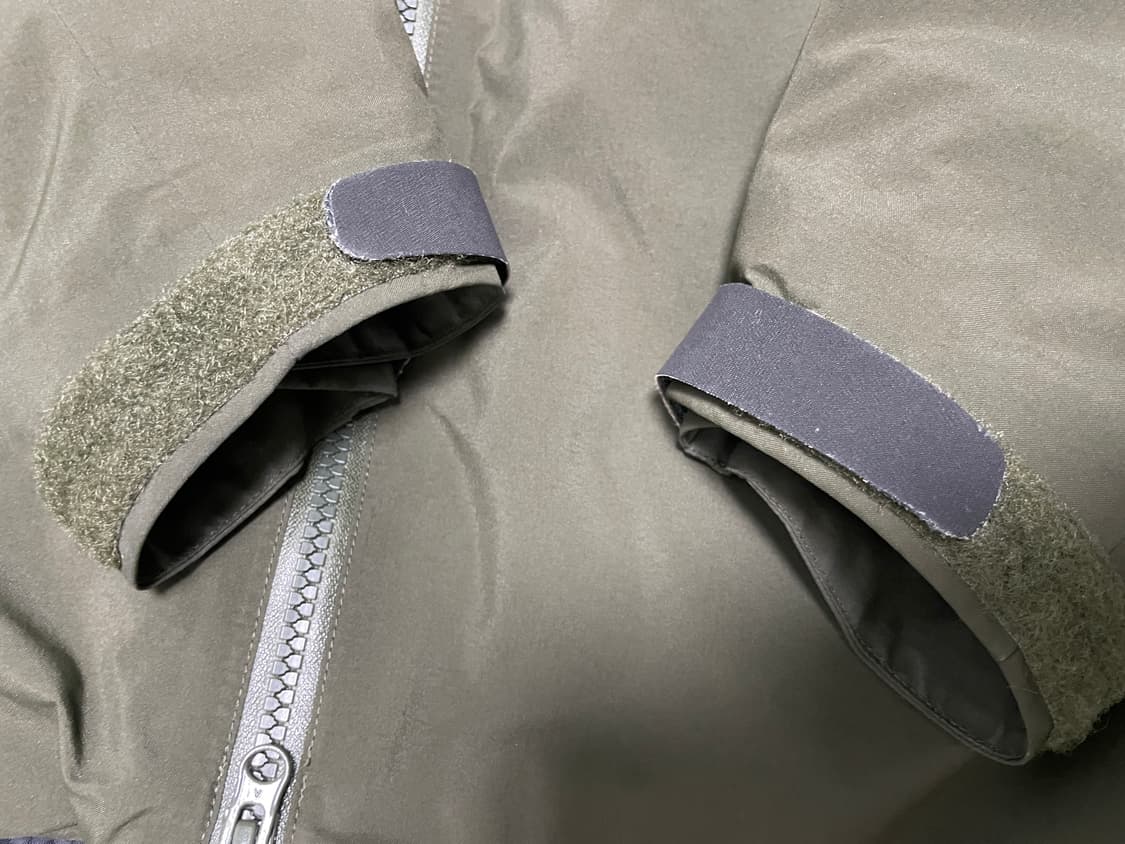 아크테릭스 피션 SV M사이즈 카키색 판매합니다. 상품이미지7