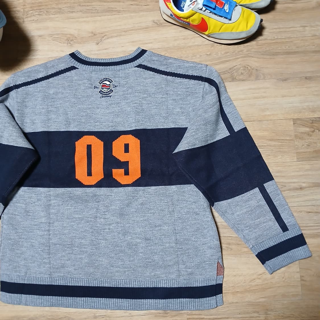 로맨틱크라운 브이넥 아크릴 니트 남녀공용 상품이미지6