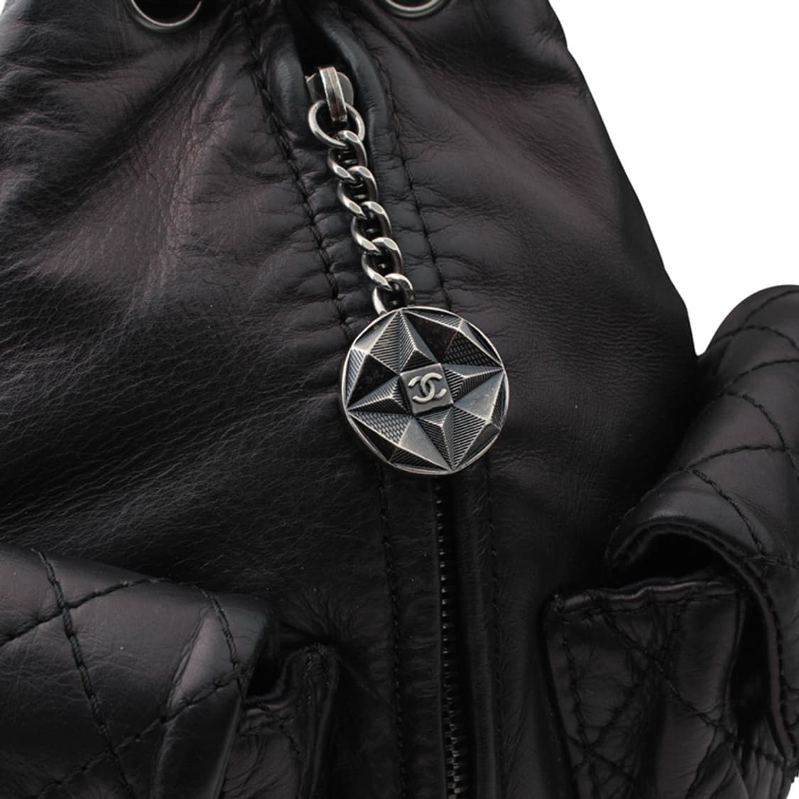 샤넬 블랙 퀼팅 램스킨 은장 미니 백팩 상품이미지6