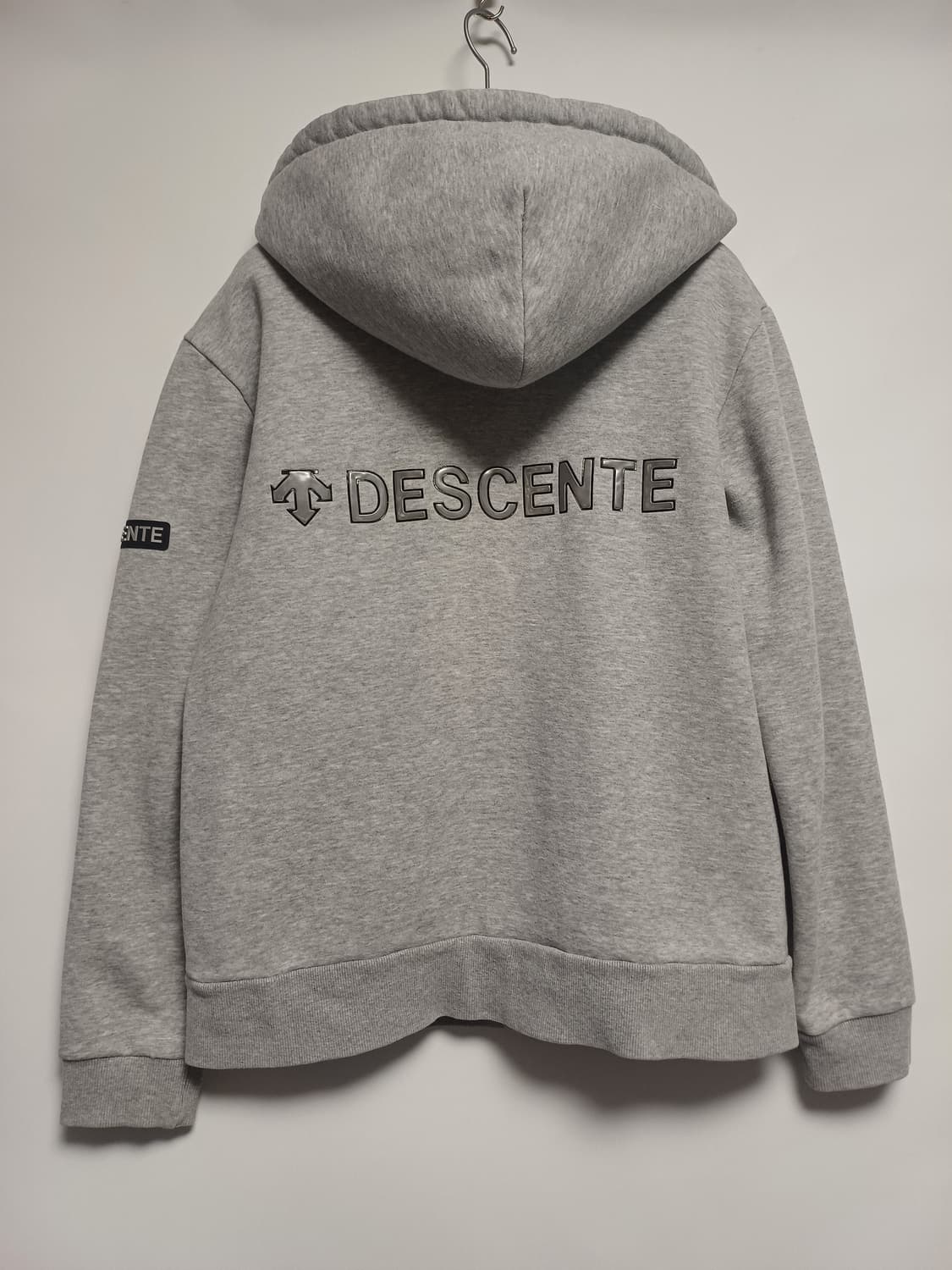 데상트 기능성 트레이닝 후드 집업 (L사이즈/그레이) 상품이미지2