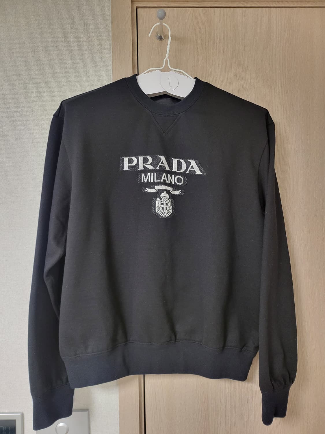 프라다 맨투맨 상품이미지1