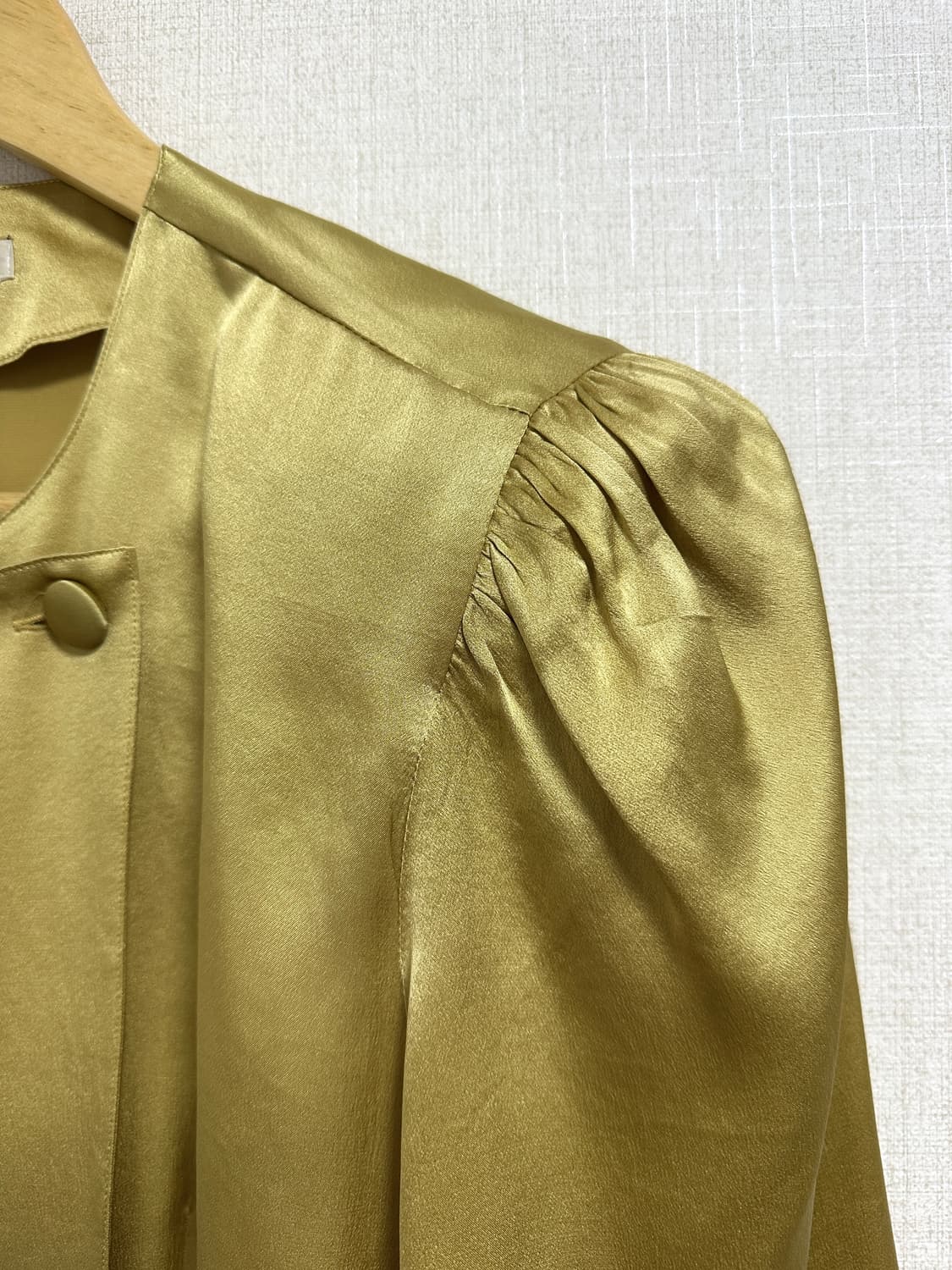 퍼프 골드 블라우스(실크100) 상품이미지3