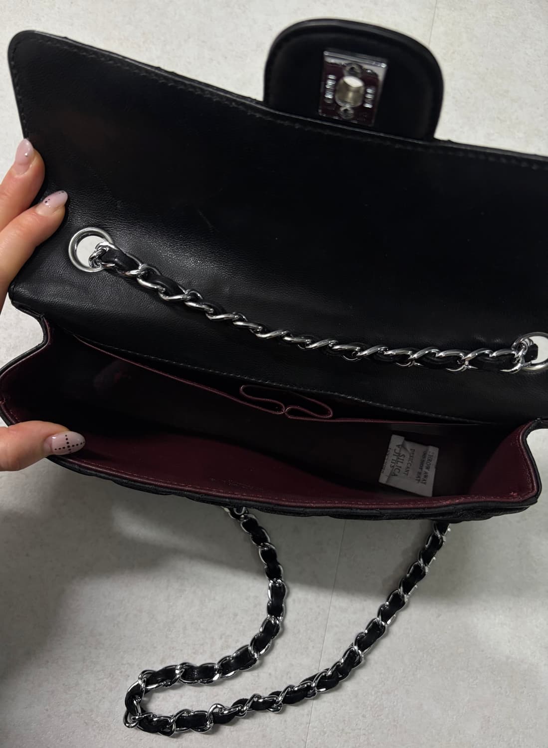 샤넬 클래식 플랩 가방 블랙 상품이미지4