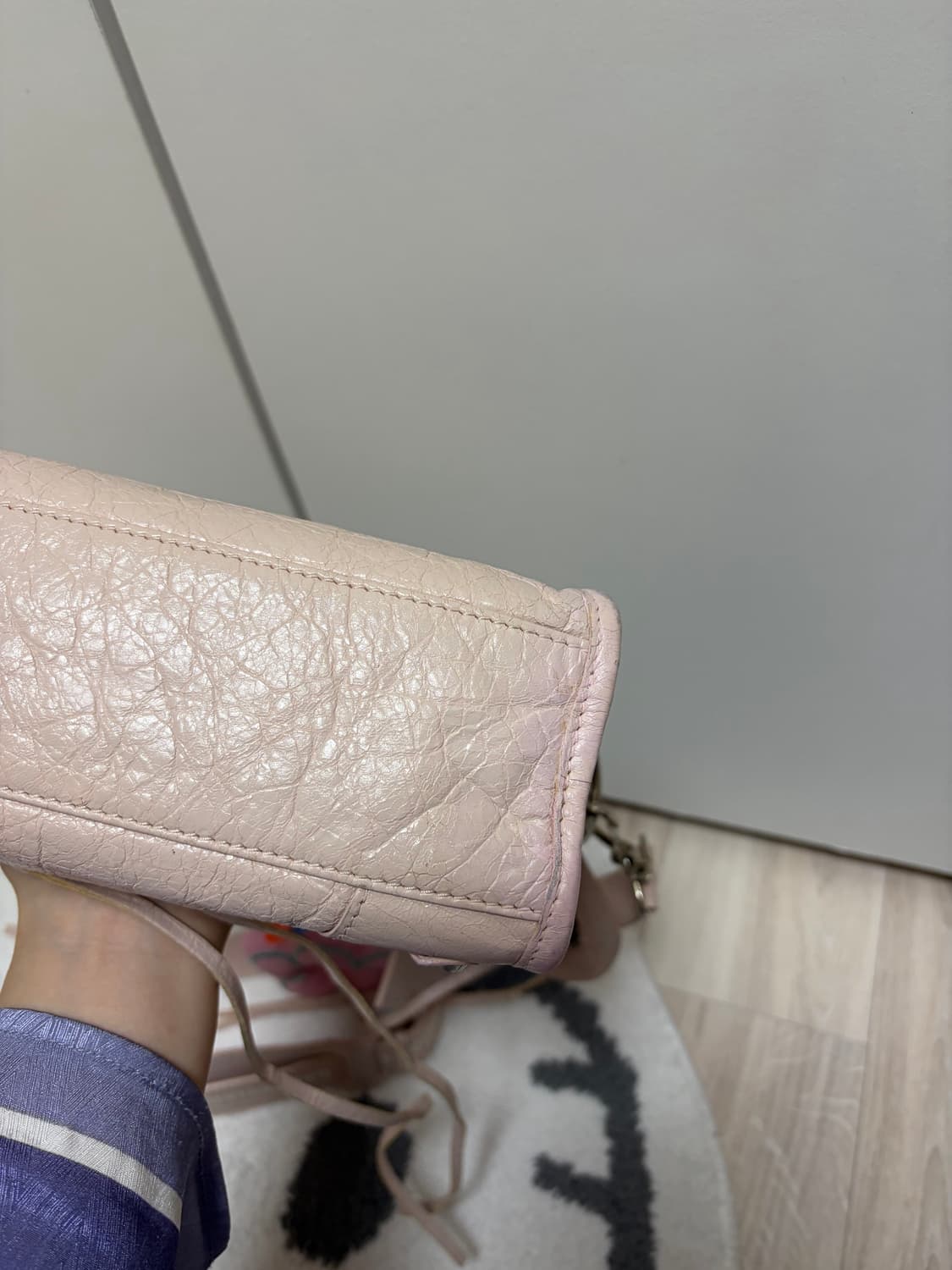 발렌시아가 로고 스트랩 시티백 미니 핑크 상품이미지5