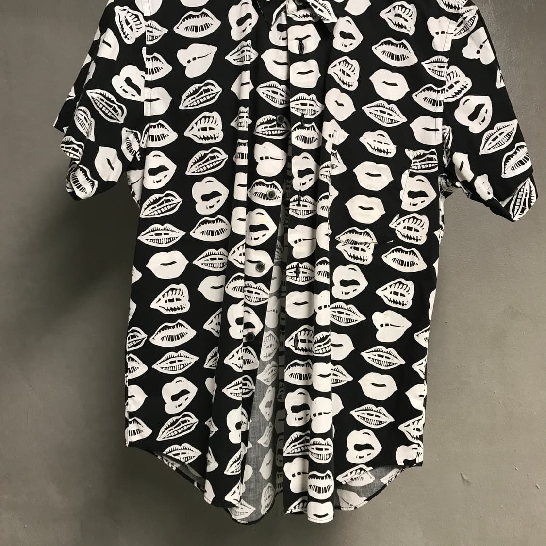 꼼데가르송 블랙 반팔 셔츠 M 상품이미지3