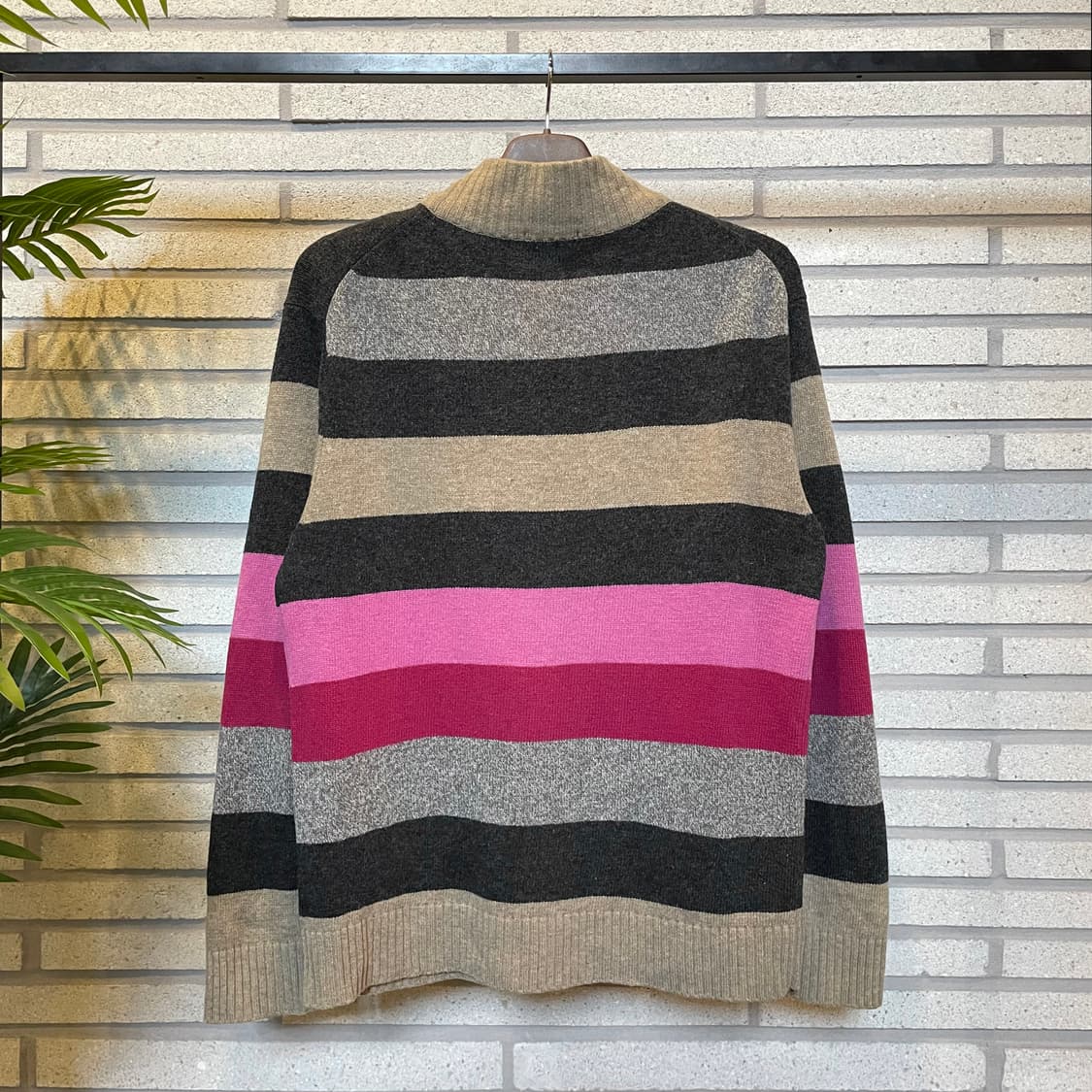 KR VINTAGE 집업 니트 배색 스트라이프 디테일 차콜 핑크 상품이미지3