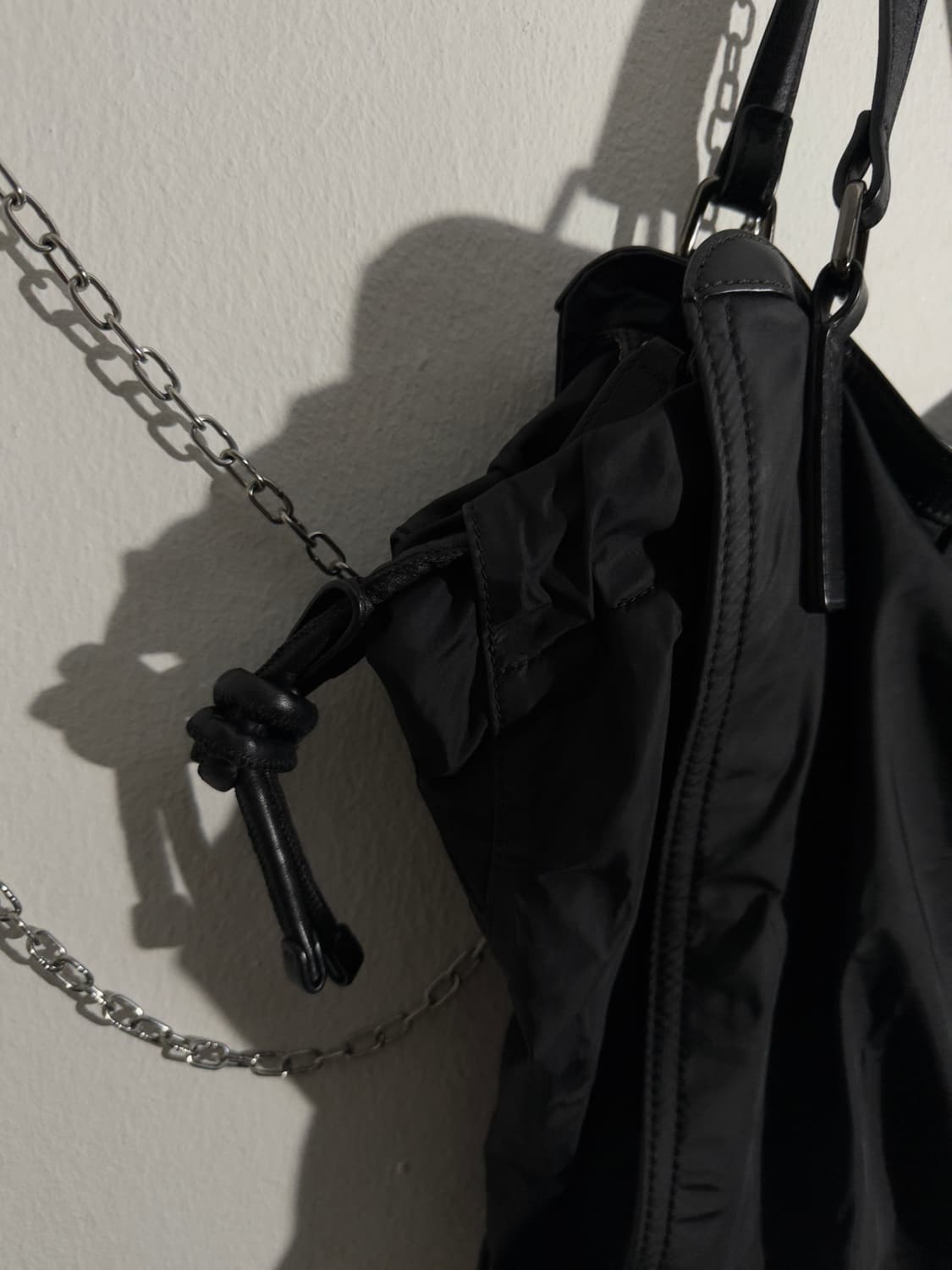 버버리 블랙 레더 나일론 믹스 숄더백 상품이미지3