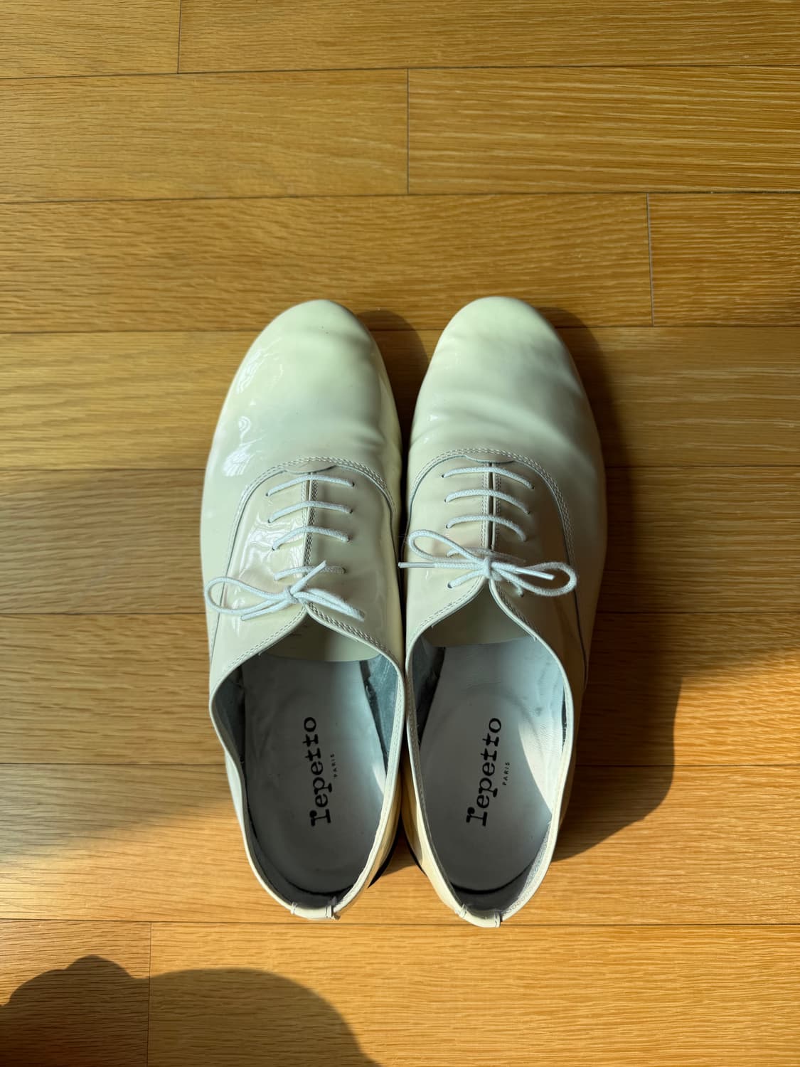 레페토 지지 옴므 에나멜 화이트 상품이미지1