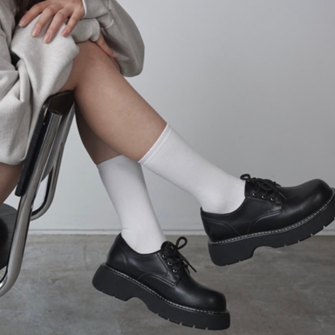 [솔트앤초콜릿 라운드 토 스티치 레이스업 로퍼-240] 상품이미지4