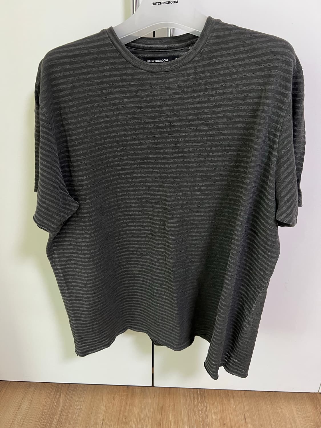 [3]해칭룸 자카드 티 스프라이프 그레이 상품이미지1