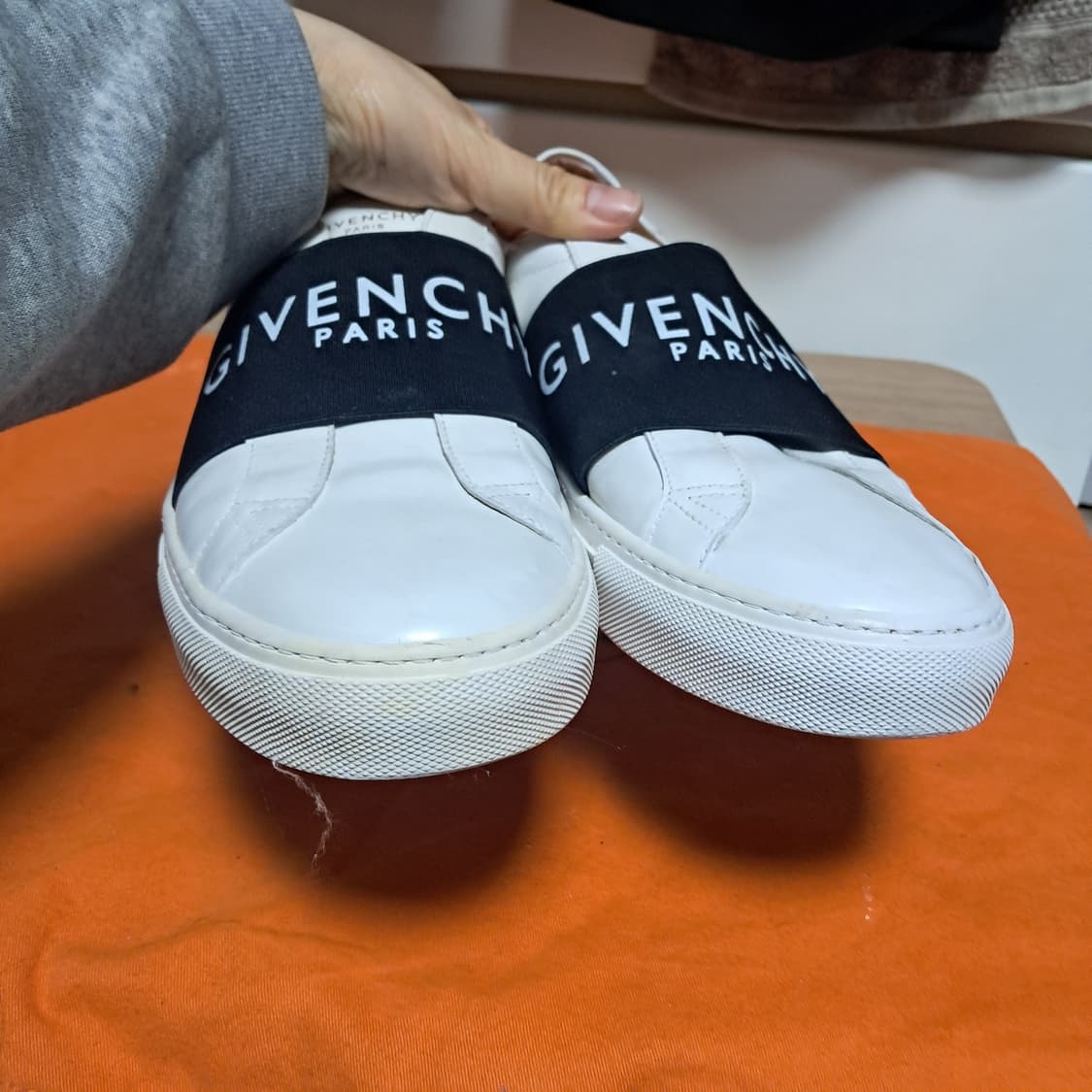 정품 지방시 어반 스트리트 밴딩 스니커즈 40(약 255~260) 상품이미지6