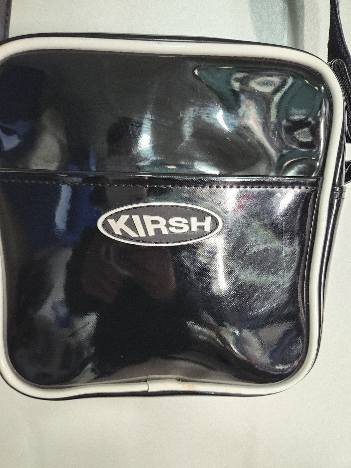 키르시 유광 블랙 크로스백 20*20 상품이미지3