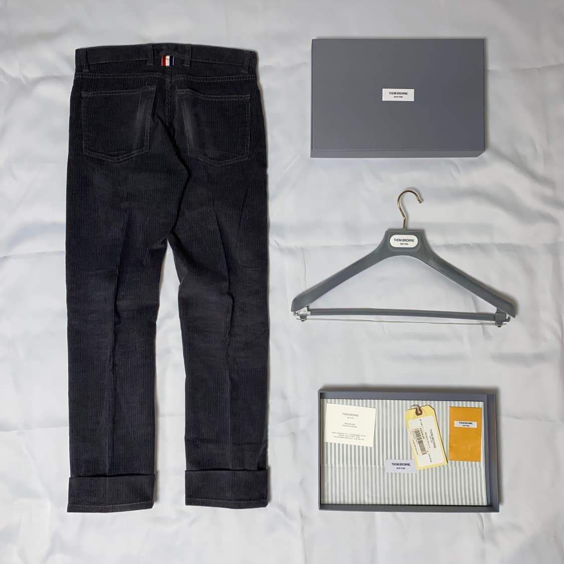 톰브라운 코듀로이 차콜 팬츠 상품이미지1