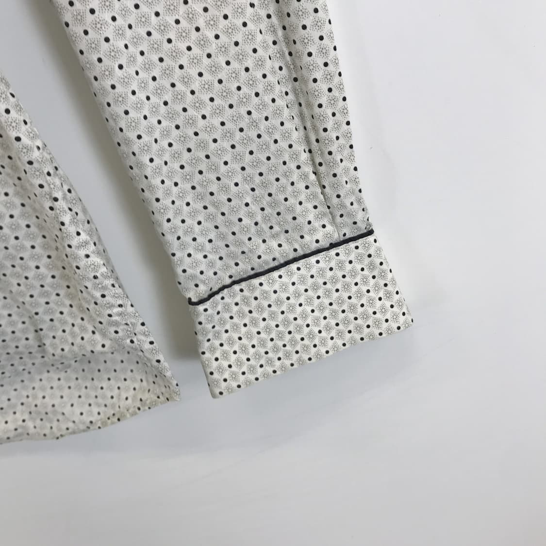 발렌시아가 클래식 도트 셔츠 [100] 상품이미지3