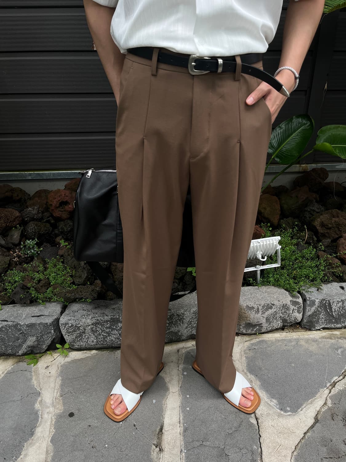 딥 브라운 핀턱 와이드 슬랙스 상품이미지2