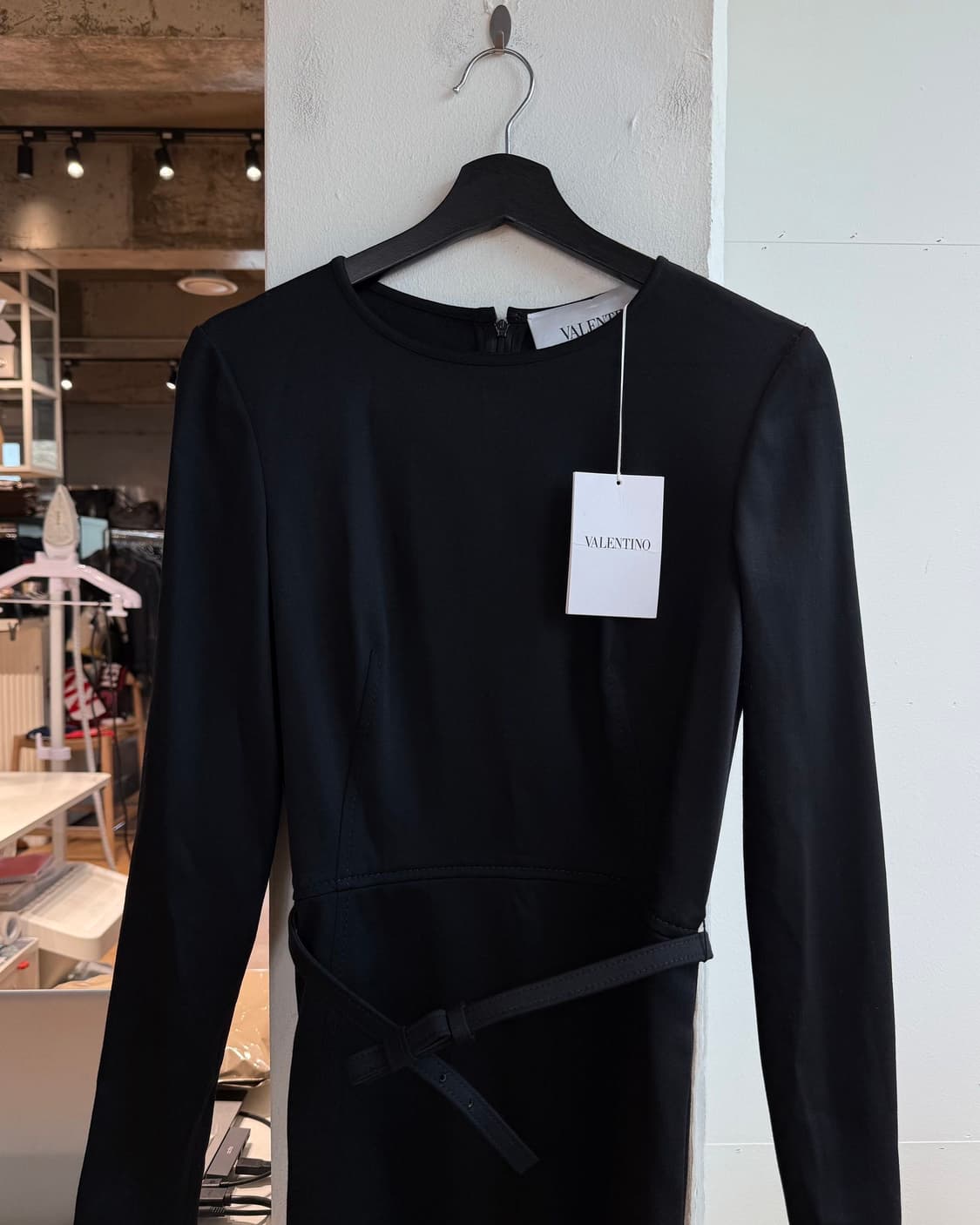 발렌티노 블랙 벨티드 미디 원피스  상품이미지3