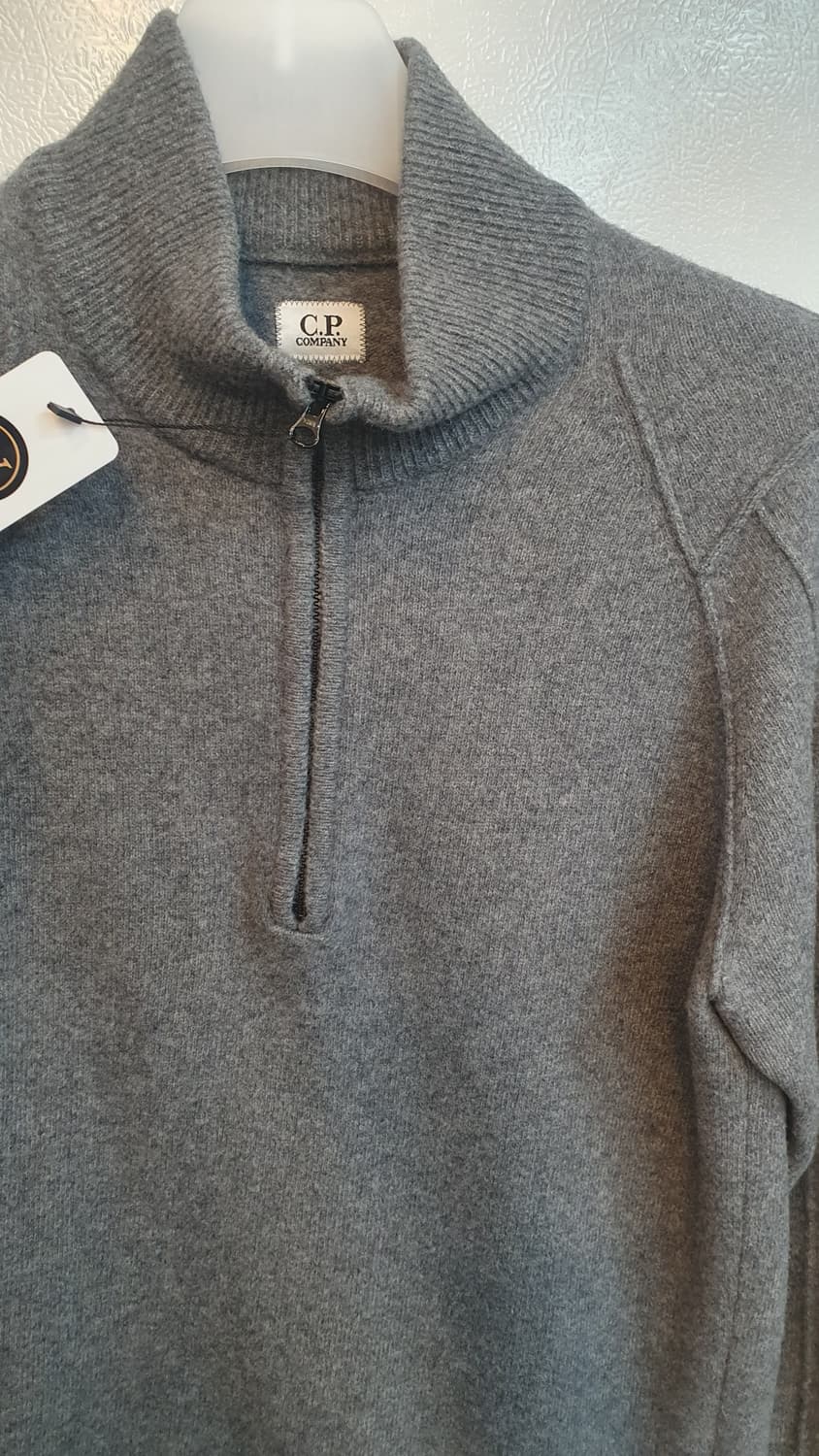 CP컴퍼니 하프집업 니트 52사이즈입니다.
라지입니다
 무난한 그레이 색 상품이미지3