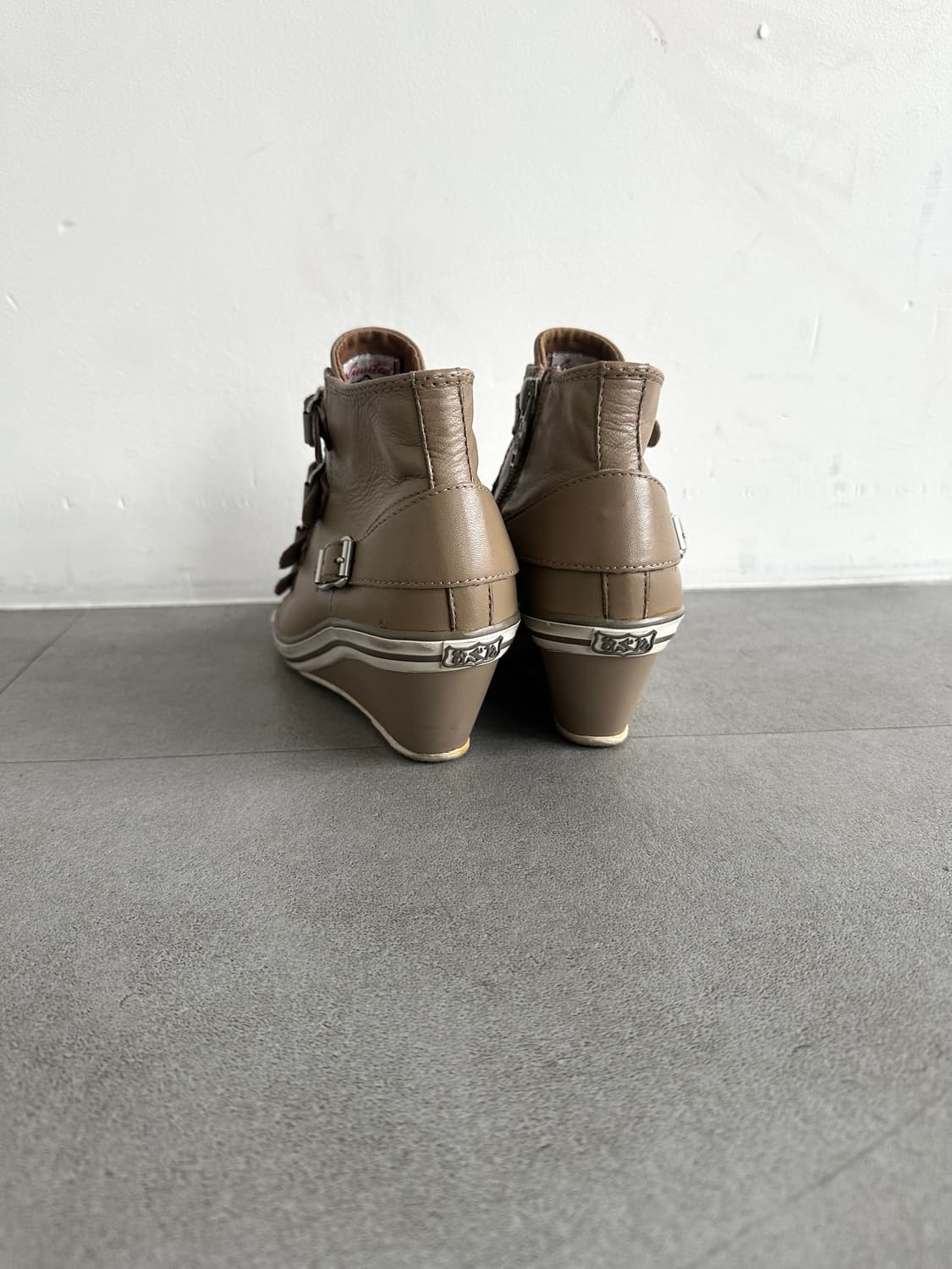 Ash 베이지 버클 레더 웨지 스니커즈 상품이미지6