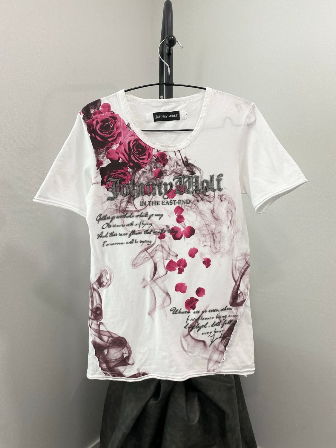 Grunge Rose Graphic T-Shirt 상품이미지3
