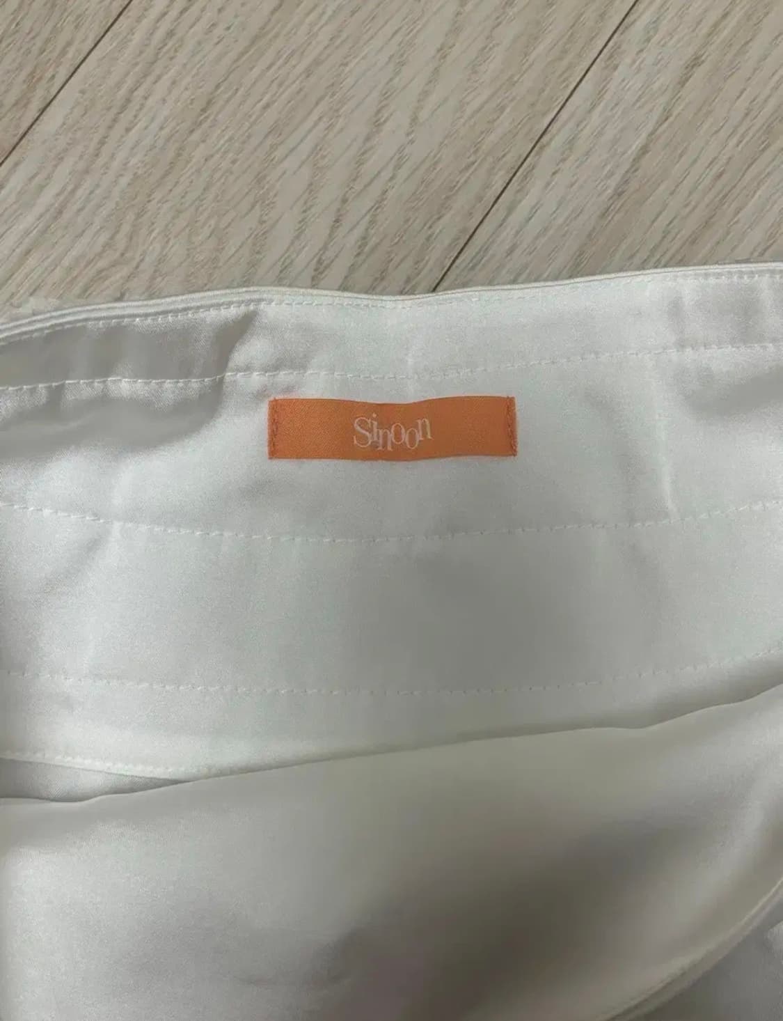 시눈 Two Buckle Skirt (White) 투 버클 스커트 상품이미지8