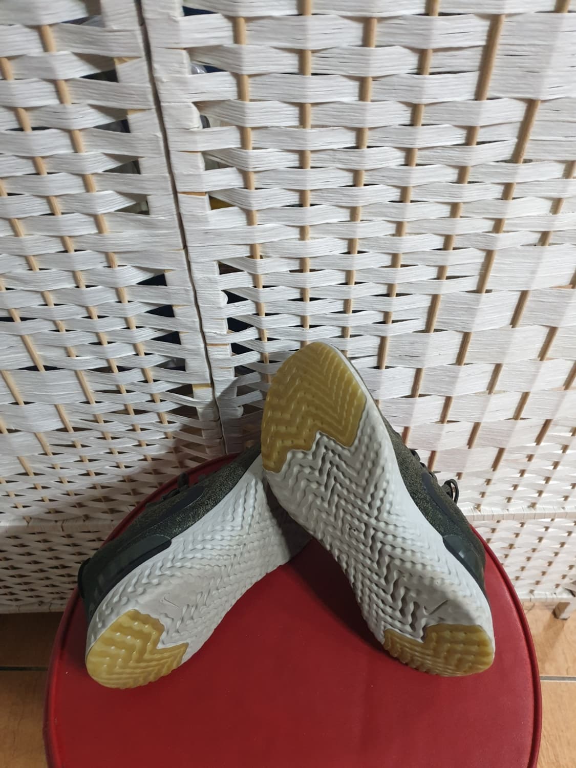 나이키 운동화 카키색 런닝화 250mm 상품이미지5