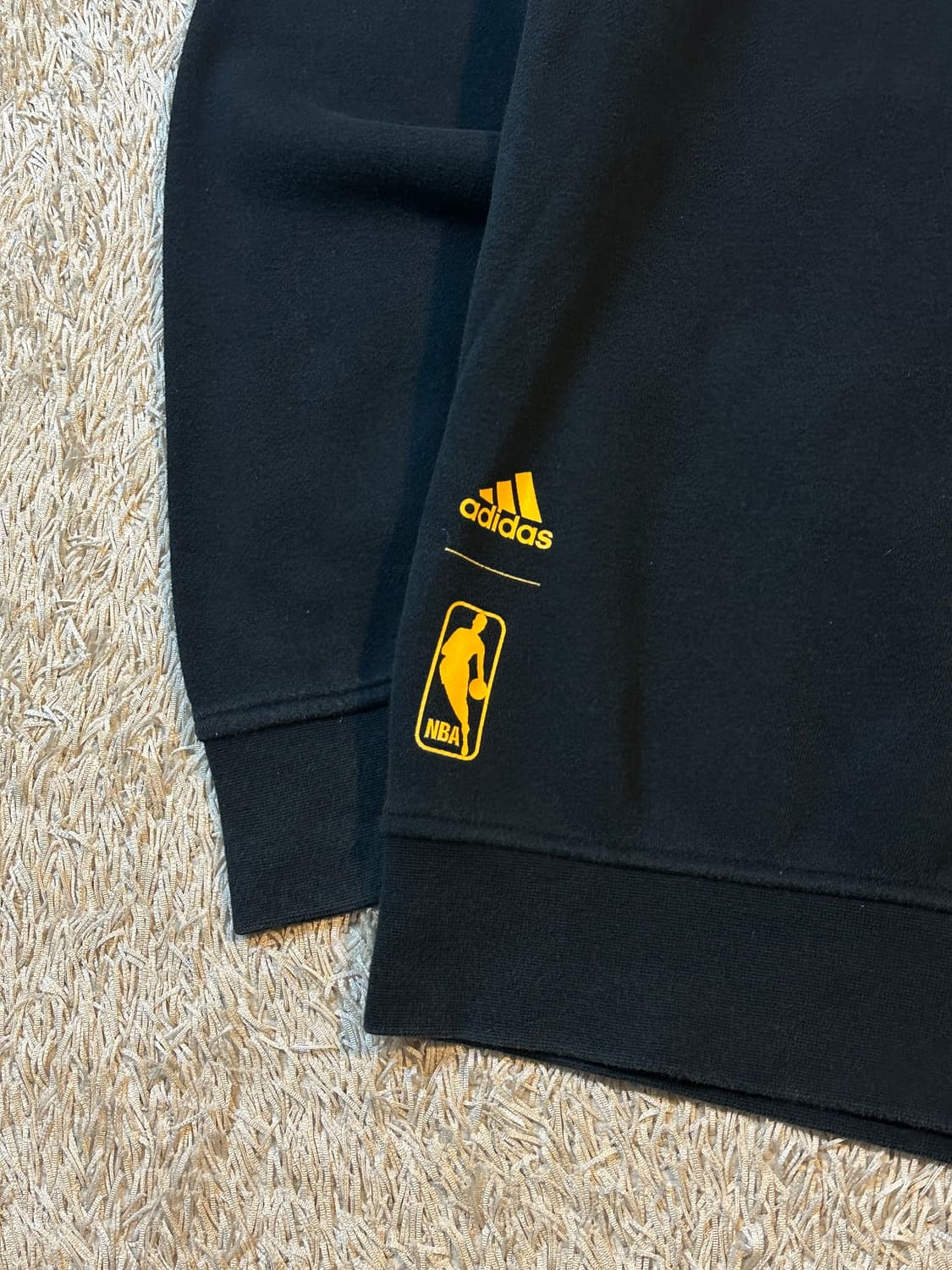 아디다스 ADIDAS 레이커스 맨투맨 블랙 상품이미지3