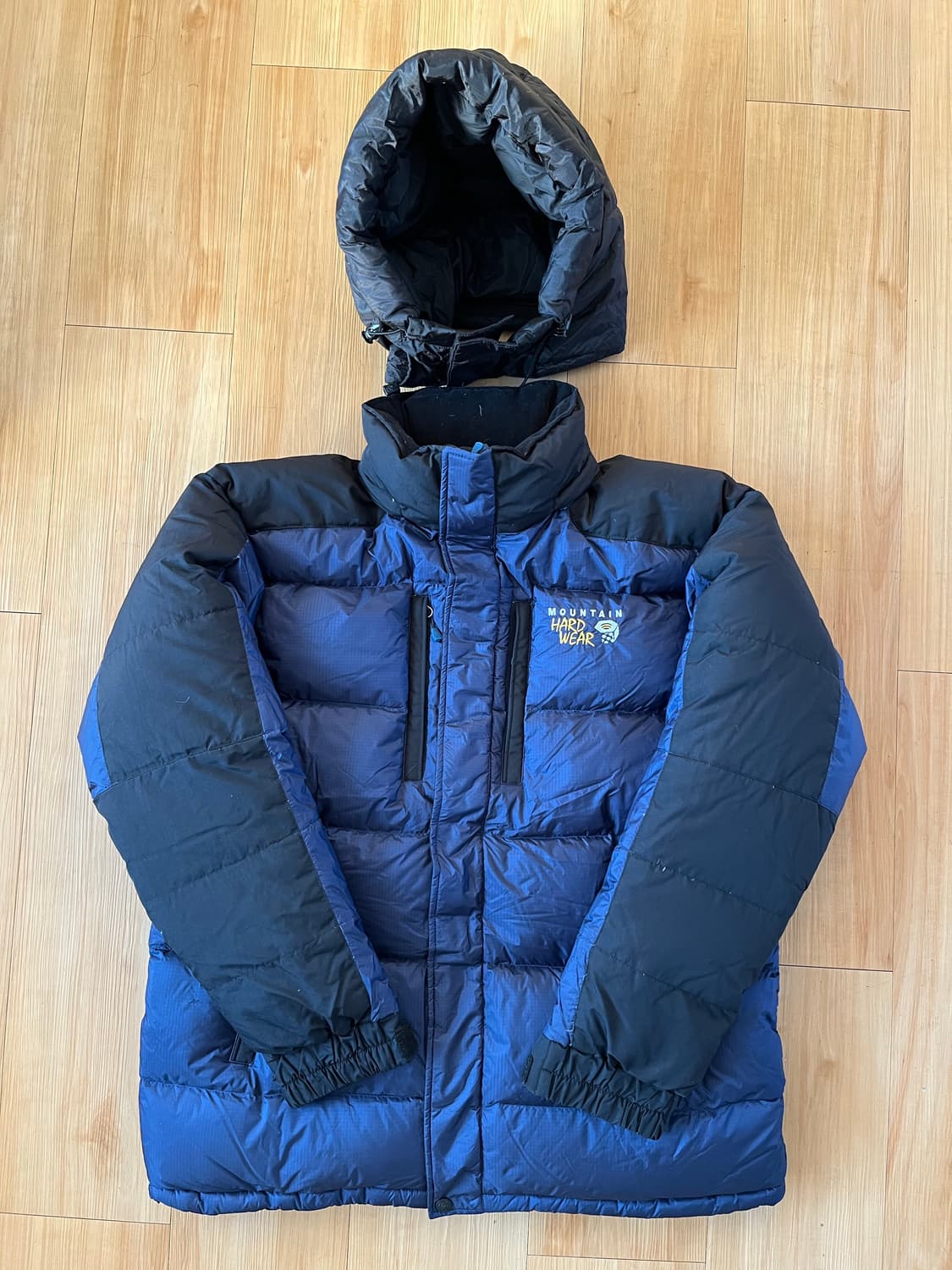 마운틴하드웨어 다운패딩 팝니다.  상품이미지1