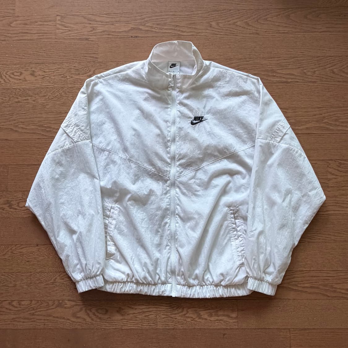 Nike W 화이트 컬러 윈드러너 바람막이 자켓 상품이미지2