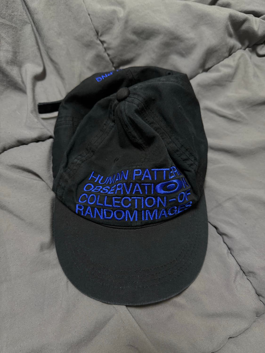 PNG JOURNAL 볼캡 블랙 팝니다 상품이미지2