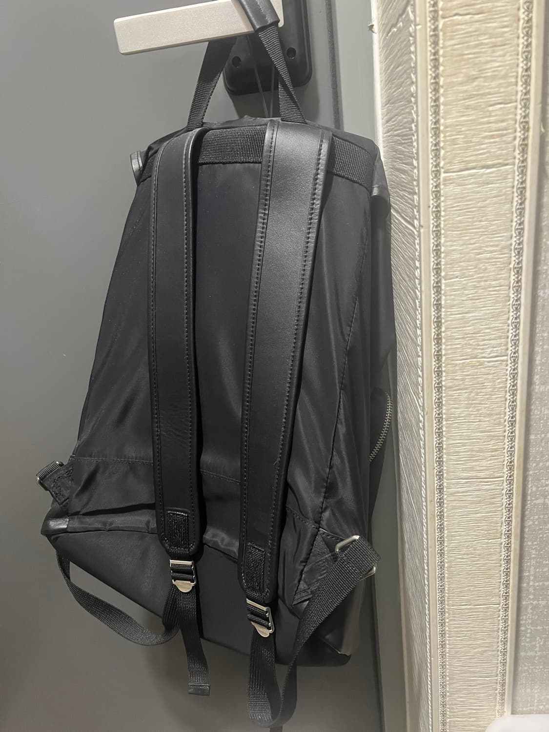 years ago 블랙 레더 트림 투 피오우시이티 럭 색 상품이미지5