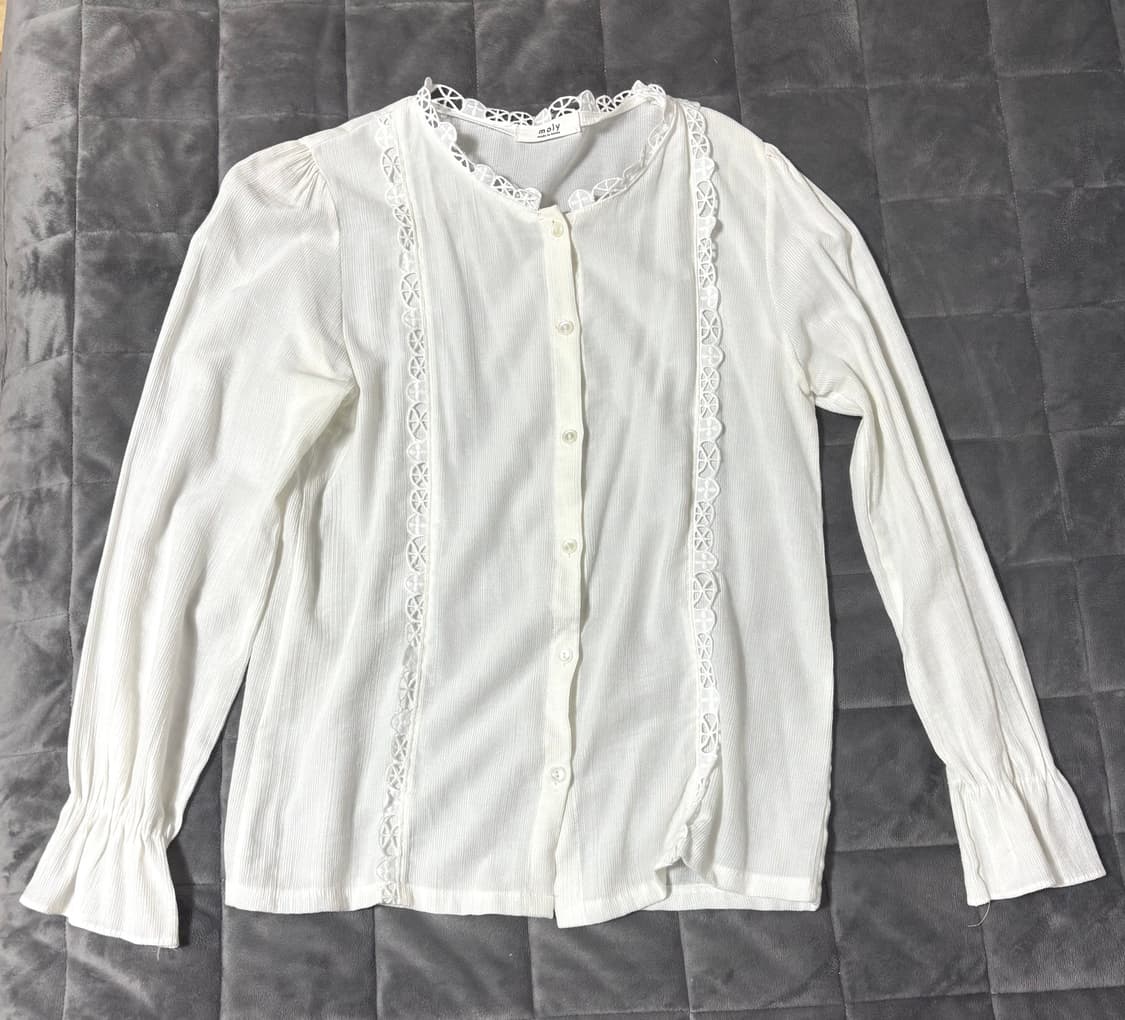 레이어드하기 좋은 흰색 프릴 가디건 상품이미지1