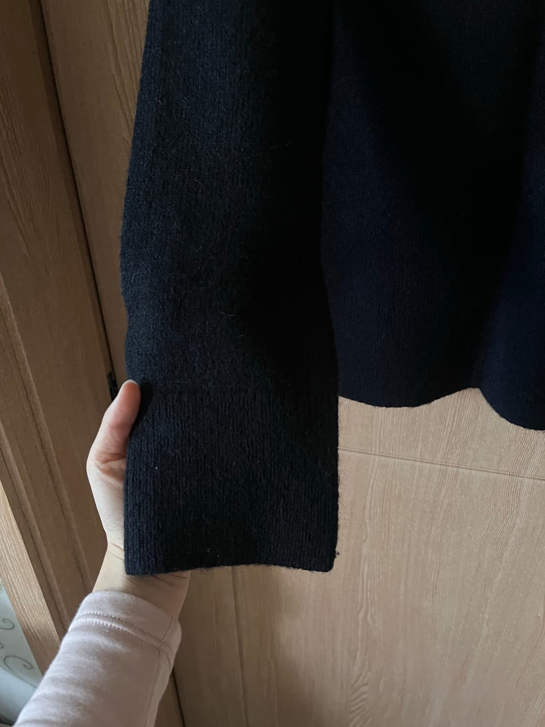 COS 오프숄더 알파카 니트 xs 상품이미지5