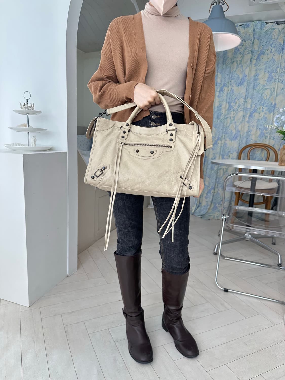 [A+ 정품] 발렌시아가 시티 모터백 미디움 아이보리 상품이미지4