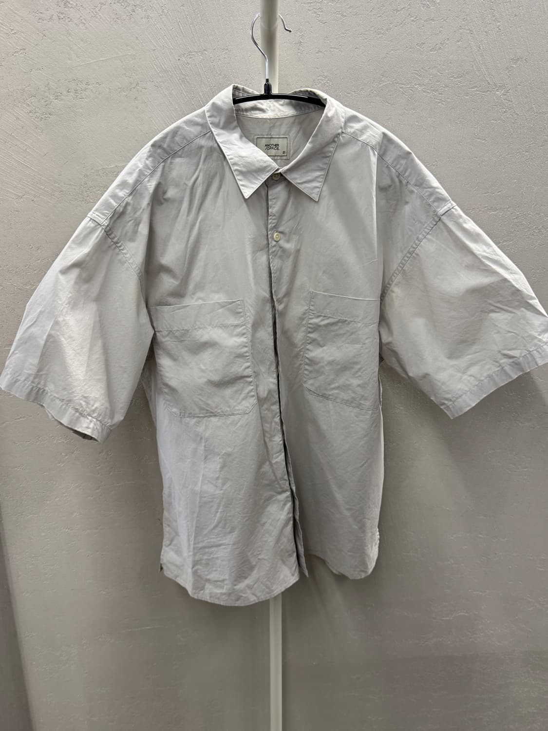 어나더 오피스 포켓 반팔 셔츠 그레이 1 상품이미지2