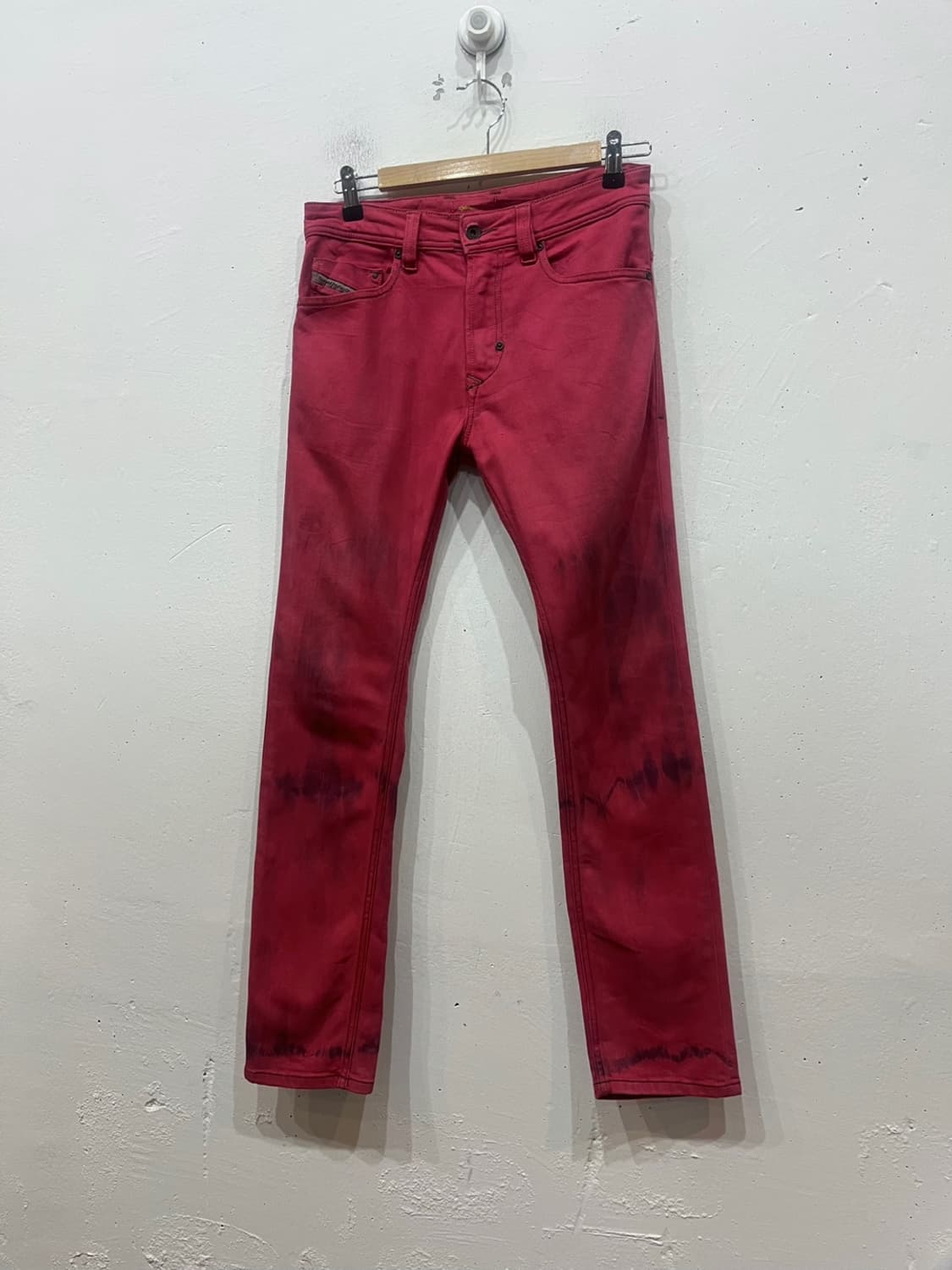 DIESEL 디젤 블리치드 로우라이즈 슬림핏 데님팬츠 26 상품이미지1