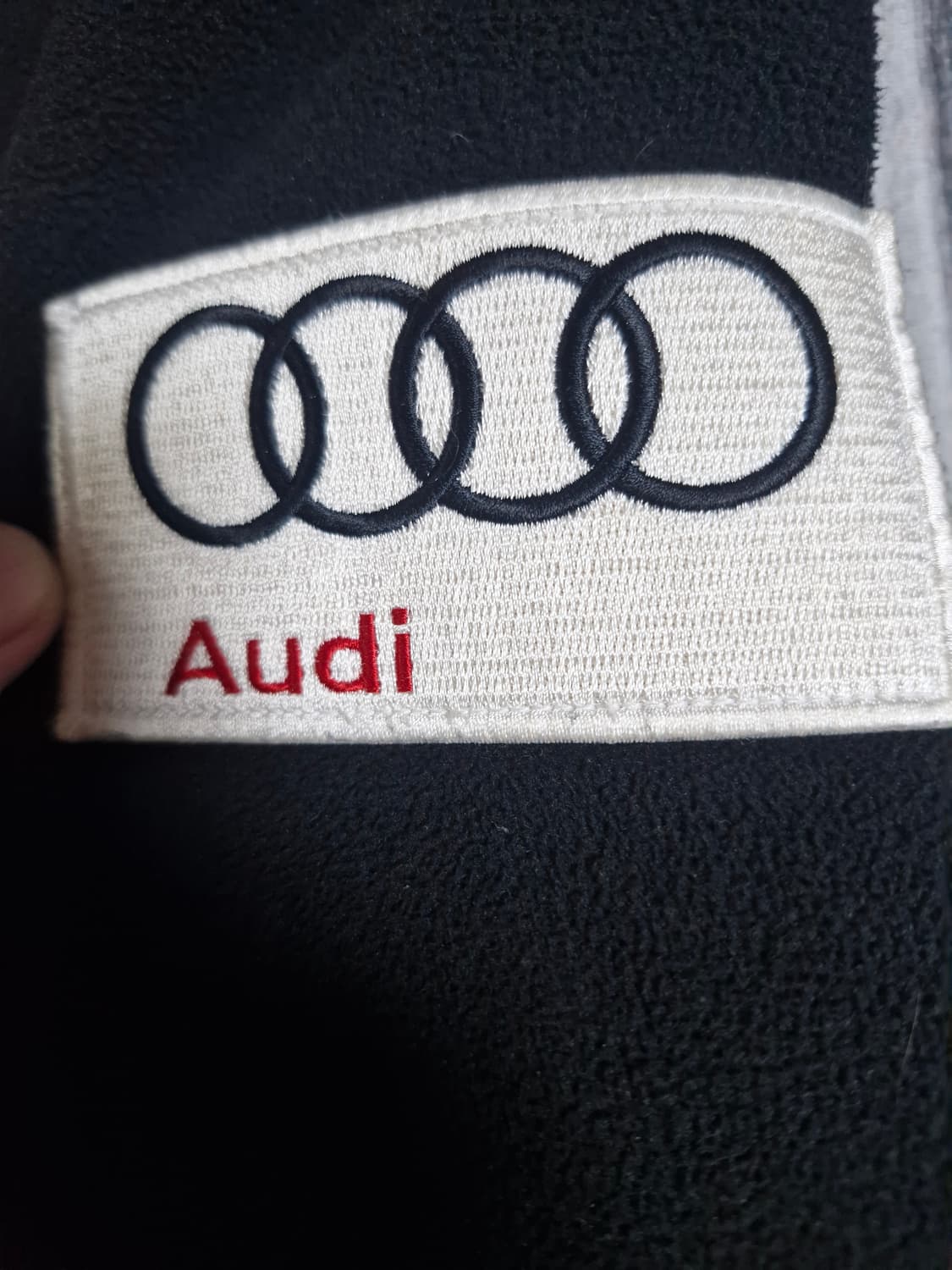 데상트 아우디 후리스 블랙 L 상품이미지4