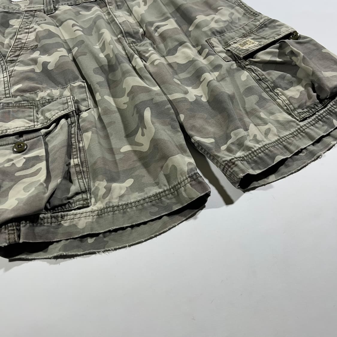 [LEVI'S] 리바이스 00s 카모플라쥬 카고 하프팬츠 상품이미지4